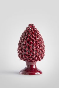 Pigna decorativa in ceramica bordeaux